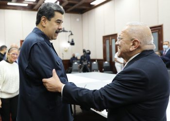Gobierno  prepara un documento de acuerdos con los sectores de la oposición