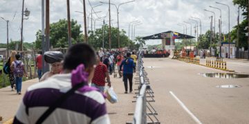 Bernal prevé «perturbaciones» de seguridad en la frontera con Colombia