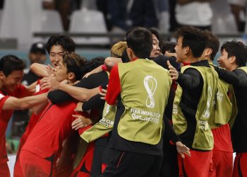 2-1. Corea del Sur se suma a la fiesta y aparta a Uruguay