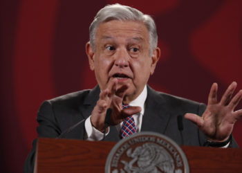 López Obrador critica envío de buses con migrantes a casa de Kamala Harris