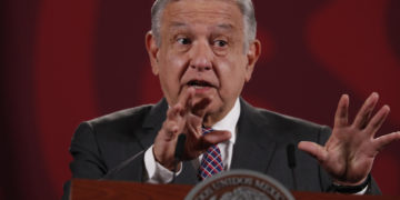 López Obrador critica envío de buses con migrantes a casa de Kamala Harris