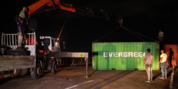 Gobierno retira contenedores del puente de Tienditas en los límites con Colombia