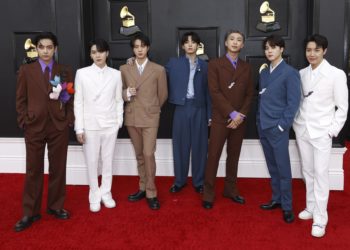 Jin, el miembro más veterano de BTS, comienza a realizar el servicio militar
