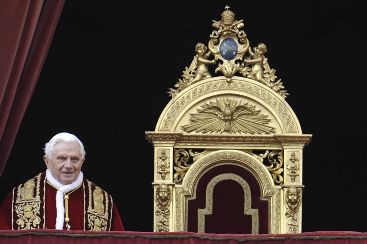 El papa emérito Benedicto XVI, en una fotografía de archivo. EFE/Maurizio Brambatti