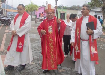Obispo Diocesano ungió a más de cien niños con el Sagrado Sacramento de la Confirmación