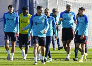 Barcelona y Real Madrid retoman su pulso en el regreso liguero