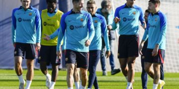 Barcelona y Real Madrid retoman su pulso en el regreso liguero