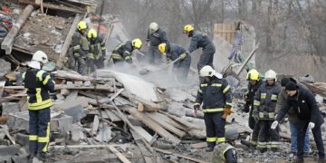 Ucrania espera recibir 2023 con luz mientras el frente se estabiliza