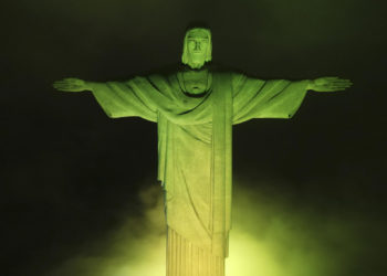 El Cristo Redentor se tiñe de verde y amarillo por Pelé
