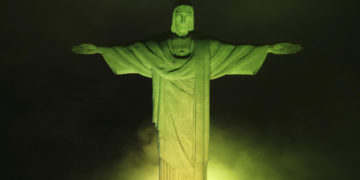 El Cristo Redentor se tiñe de verde y amarillo por Pelé