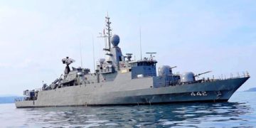 Al menos 31 desaparecidos al naufragar un barco de la Marina tailandesa