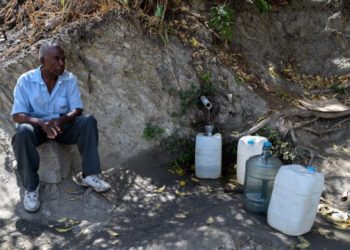 Grifos de los hogares de Carabobo reciben aguas servidas sin tratar