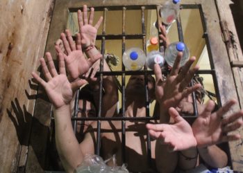 En los calabozos policiales encierran a 50 presos  en un espacio adecuado para 5 o 10 personas