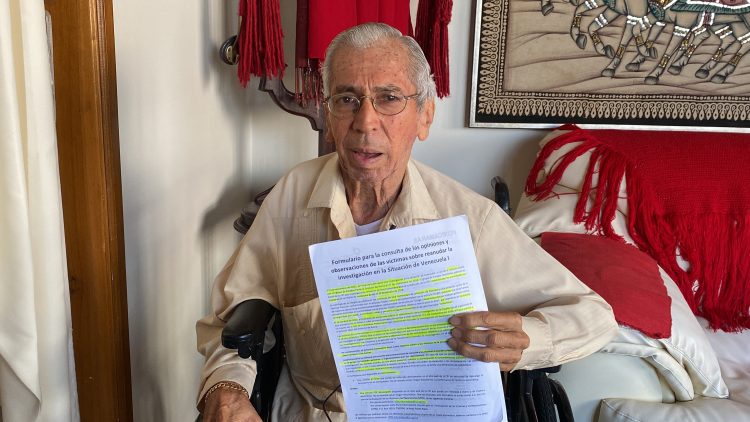 Walter Márquez ofrece asesoría a víctimas para llenar formulario ante la CPI.