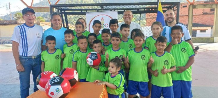 Alcaldía de Zea entrega balones donados por la Fundación “Sonrisas y Sueños”