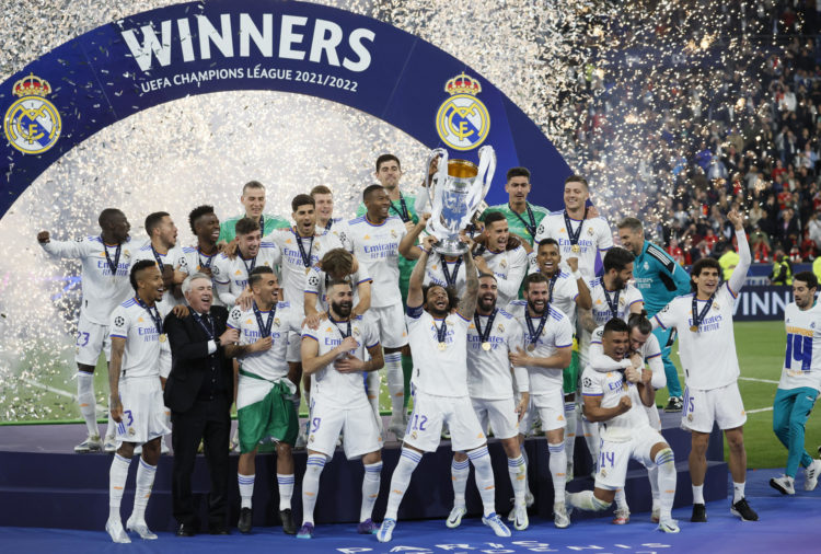 Los jugadores del Real Madrid celebran la victoria ante el Liverpool en la final de la Liga de Campeones, el pasado 28 de mayo en Saint-Denis (Francia). EFE/JuanJo Martín/archivo