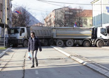Kosovo reabre los pasos fronterizos con Serbia que había cerrado