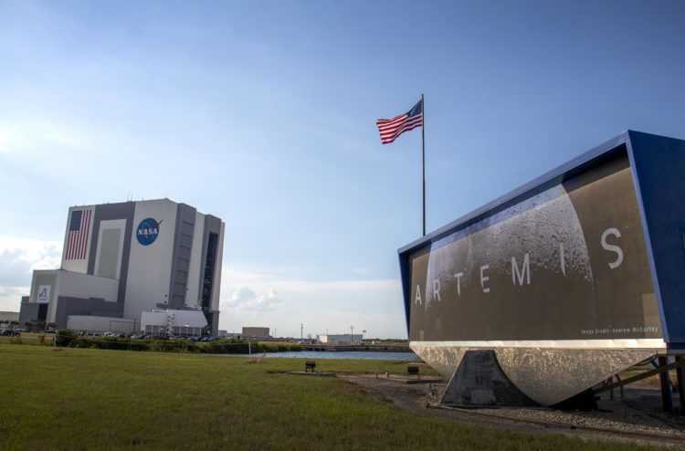 Fotografía de archivo de la vista de un edificio de la NASA, en el Centro Espacial Kennedy, en Florida. EFE/EPA/CRISTOBAL HERRERA-ULASHKEVICH