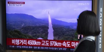 Corea del Norte lanza dos misiles balísticos hacia el mar de Japón