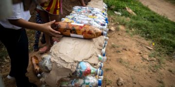 Construir con plástico, un plan viable en la Venezuela de los altos precios