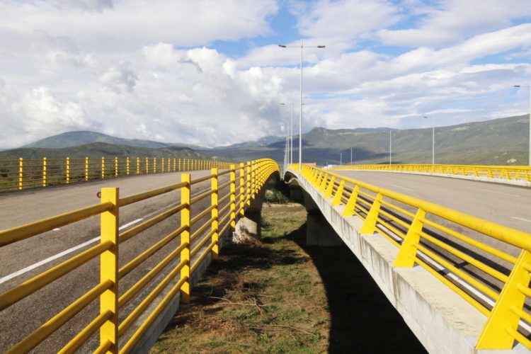 Fotografía de archivo que muestra el Puente Internacional Tienditas, ahora conocido como Puente Atanacio Girardot , que conecta el estado Táchira (Venezuela) con el departamento de Norte de Santander (Colombia). EFE/Mario Caicedo