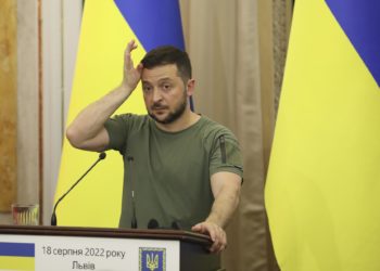 Zelenski reconoce que la situación en el Donbás es dura