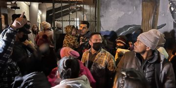 Envían buses con decenas de inmigrantes desde El Paso a Nueva York y Chicago