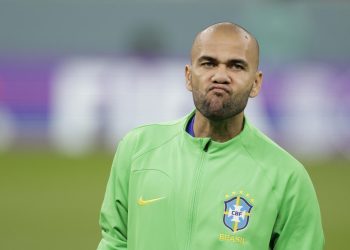 Dani Alves iguala las 125 internacionalidades de Roberto Carlos