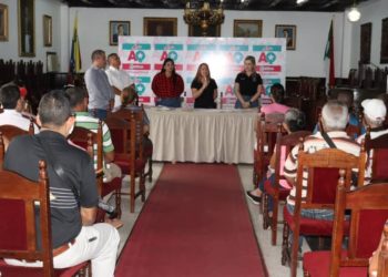 Alcaldesa de Valera entregó titularidad de tierras a moradores de San Luis Y Mercedes Díaz
