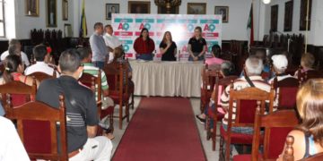 Alcaldesa de Valera entregó titularidad de tierras a moradores de San Luis Y Mercedes Díaz