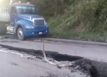 Restringido paso vehicular por pésimo estado de la carretera entre el peaje Libertad y Los Cumbitos
