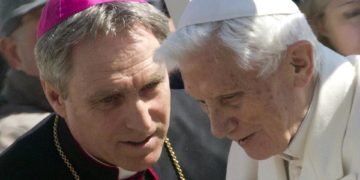 Las memorias del secretario de Benedicto XVI sacuden el Vaticano