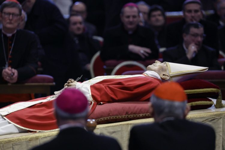 El papa emérito Benedicto XVI , en una fotografía de archivo. EFE/EPA/Fabio Frustaci