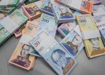 El bolívar cae 5 % frente al dólar en primera semana de 2023
