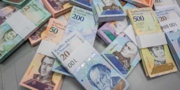 El bolívar cae 5 % frente al dólar en primera semana de 2023