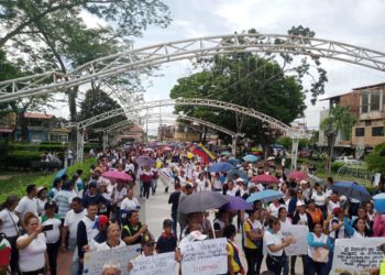 Trujillo | Educadores del eje panamericano han permanecidos activos reclamando sus derechos