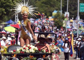 Más de dos mil personas participaron en el desfile de la Feria Internacional de San Sebastián 