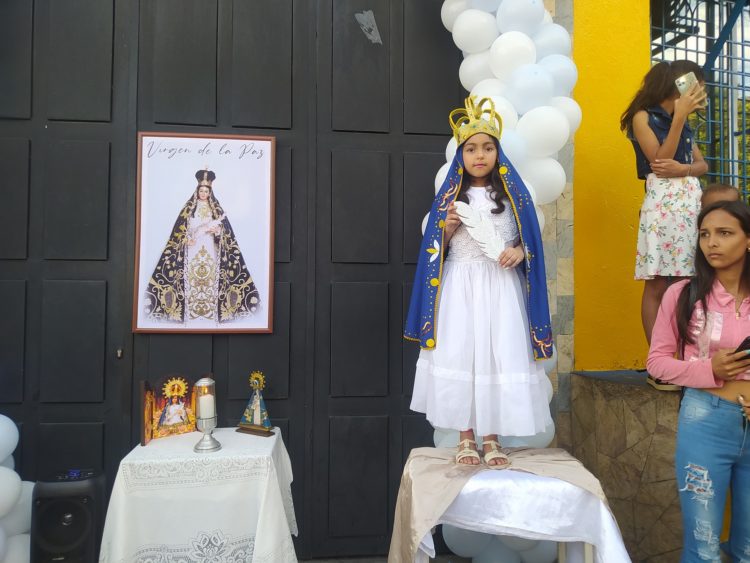 ¡Salve Reina!: En hombros de su pueblo la Virgen de la Paz bendice a Trujillo