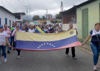 Se cumplió marcha convocada por los educadores que recorrió la avenida principal de Betijoque