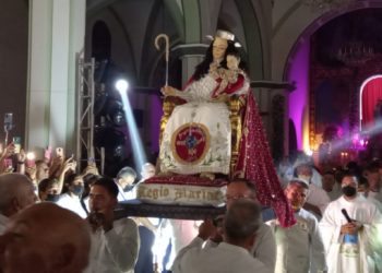 Una multitud espera a la Divina Pastora en su retorno a las calles de Barquisimeto