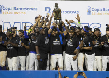 Los Tigres vencen a las Estrellas Orientales y se coronan campeones del béisbol en R. Dominicana