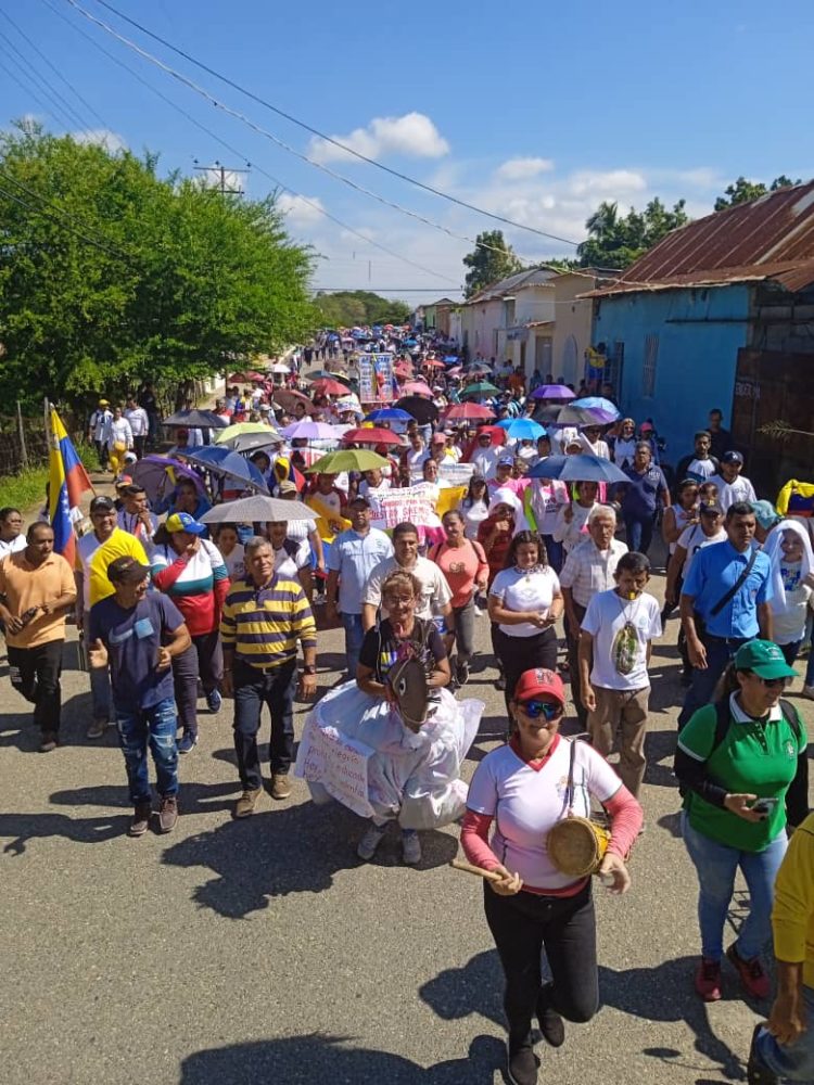 Aspecto de la marcha celebrada por los gremios de trabajadores en el eje panamericano.