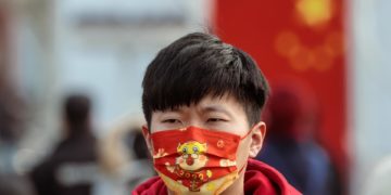 China da por superado el pico de casos graves de covid antes del Año Nuevo