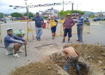 Atendido por Alcaldía bote de aguas servidas en avenida principal de Sabana de Mendoza