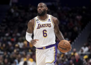 NBA | 112-113: LeBron no puede celebrar con victoria sus históricos 38.000 puntos