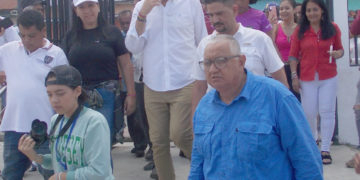 Carlos Prosperi en Sucre: “Asumo el compromiso que en un gobierno presidido por mí, construiré la autopista panamericana”