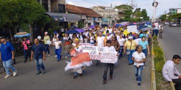 Transportistas se suman a la protesta de los educadores en Sabana de Mendoza
