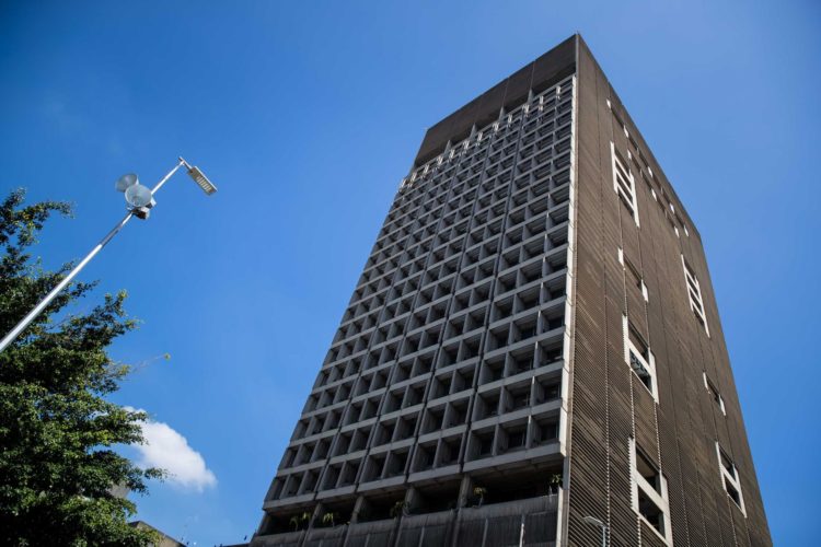 Fotografía de archivo que muestra el edificio del Banco Central de Venezuela (BCV), en Caracas (Venezuela). EFE/ Miguel Gutierrez