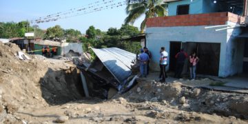 Maquinarias de la Gobernación «aceleraron» caída de vivienda en El Milagro