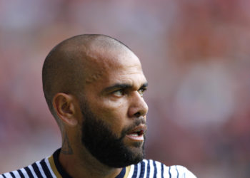 Alves ingresa en prisión por violar presuntamente a una mujer en Barcelona